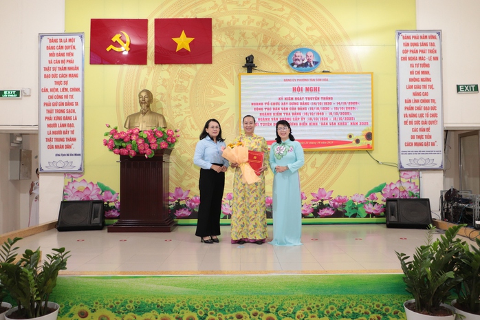 Phường Tân Sơn Hòa, TP HCM biểu dương 14 tập thể và 5 cá nhân "Dân vận khéo" - Ảnh 2.