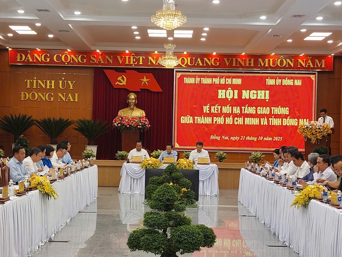 TP HCM và Đồng Nai bàn chuyện kết nối hạ tầng giao thông - Ảnh 1.