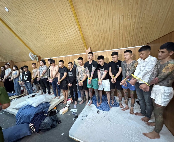 Đột kích Homestay ở Măng Đen phát hiện tiệc sinh nhật sử dụng ma túy - Ảnh 1. Đột kích Homestay ở Măng Đen phát hiện tiệc sinh nhật sử dụng ma túy - Ảnh 1.