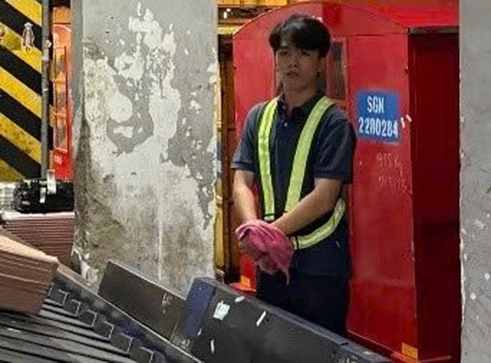 Nhân viên hàng không trộm cắp hành lý , lấy 50 triệu đồng tại Sân bay Tân Sơn Nhất - Ảnh 1.