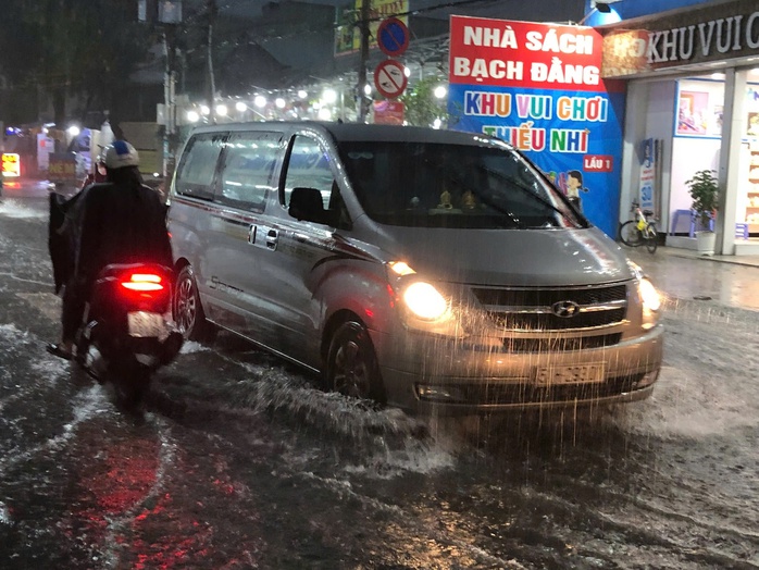 Thời tiết TP HCM ngày 22-10: chiều và tối có nơi mưa vừa, mưa to - Ảnh 1.