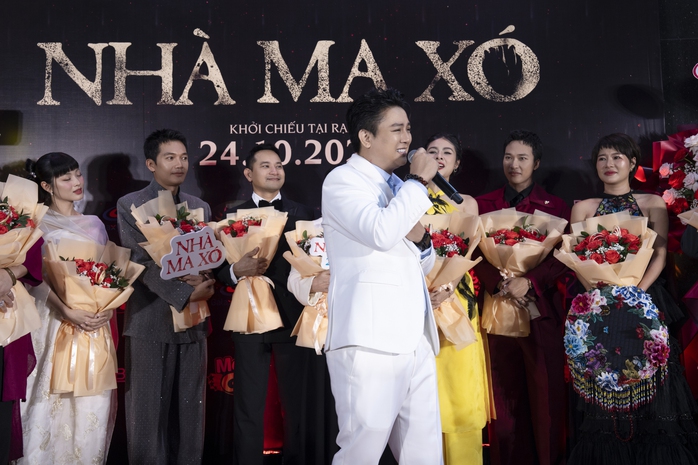 Hoài Lâm quên lời khi hát nhạc phim có Vân Trang, Quang Tuấn - Ảnh 2.