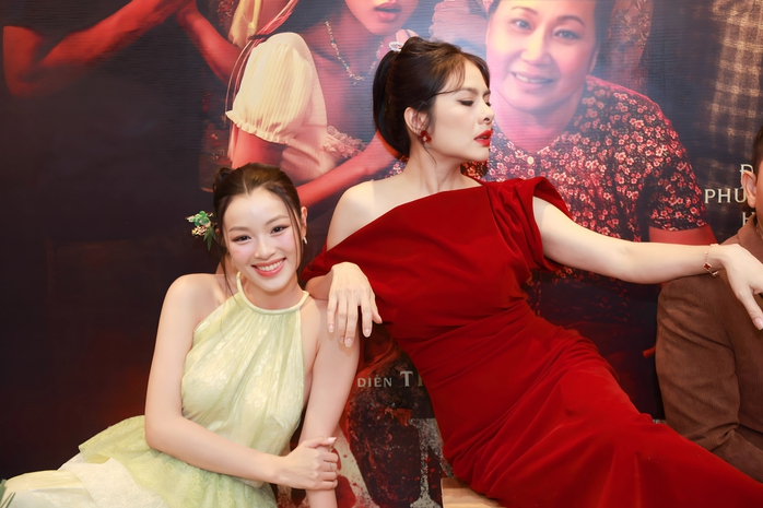Hoài Lâm quên lời khi hát nhạc phim có Vân Trang, Quang Tuấn - Ảnh 4.