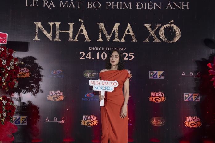 Hoài Lâm quên lời khi hát nhạc phim có Vân Trang, Quang Tuấn - Ảnh 10.