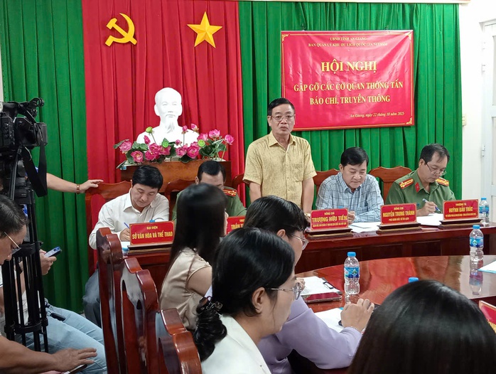 Phương án thu phí mới tại Khu Du lịch quốc gia Núi Sam được triển khai từ 30 - 10 - Ảnh 1. Phương án thu phí mới tại Khu Du lịch quốc gia Núi Sam được triển khai từ 30 - 10 - Ảnh 1.