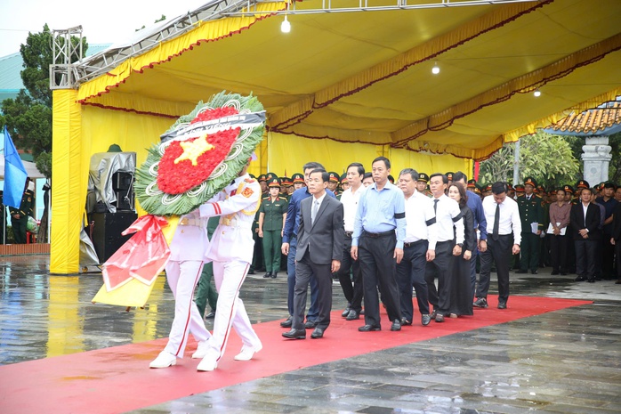 Lễ truy điệu 34 hài cốt liệt sĩ tại Thành cổ Quảng Trị và Trường Bồ Đề - Ảnh 2. Lễ truy điệu 34 hài cốt liệt sĩ tại Thành cổ Quảng Trị và Trường Bồ Đề - Ảnh 2.