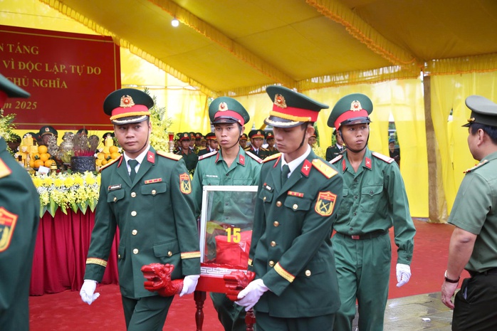 Lễ truy điệu 34 hài cốt liệt sĩ tại Thành cổ Quảng Trị và Trường Bồ Đề - Ảnh 1. Lễ truy điệu 34 hài cốt liệt sĩ tại Thành cổ Quảng Trị và Trường Bồ Đề - Ảnh 1.