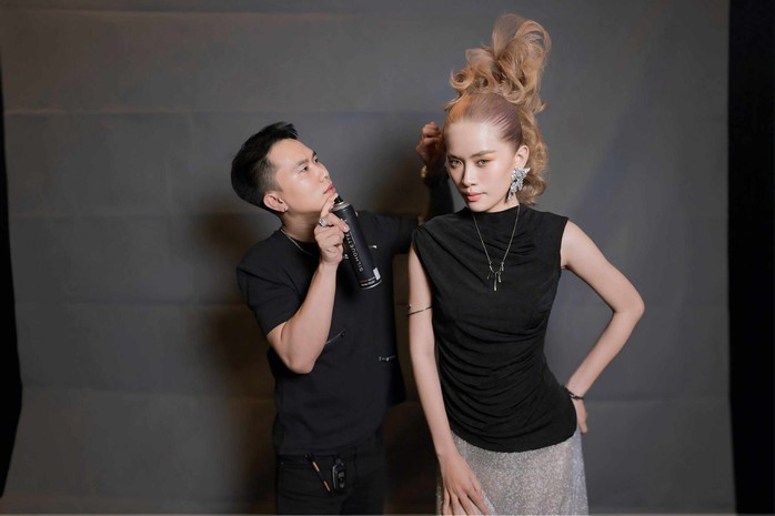 John Bi- Người "kể chuyện bằng mái tóc" của sao Việt - Ảnh 3.