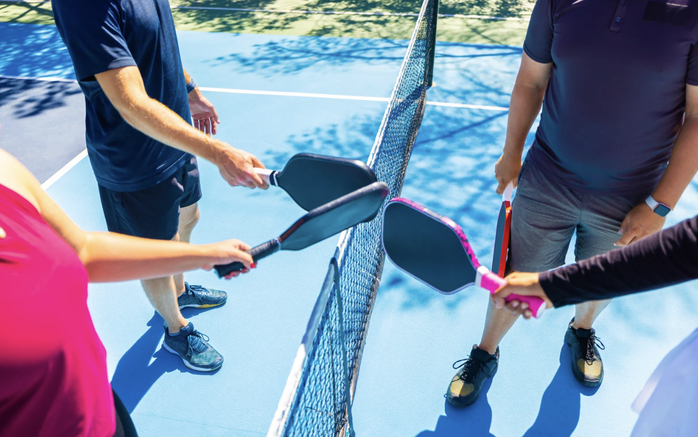 Cẩn trọng với chấn thương thường gặp khi chơi Pickleball - Ảnh 1.