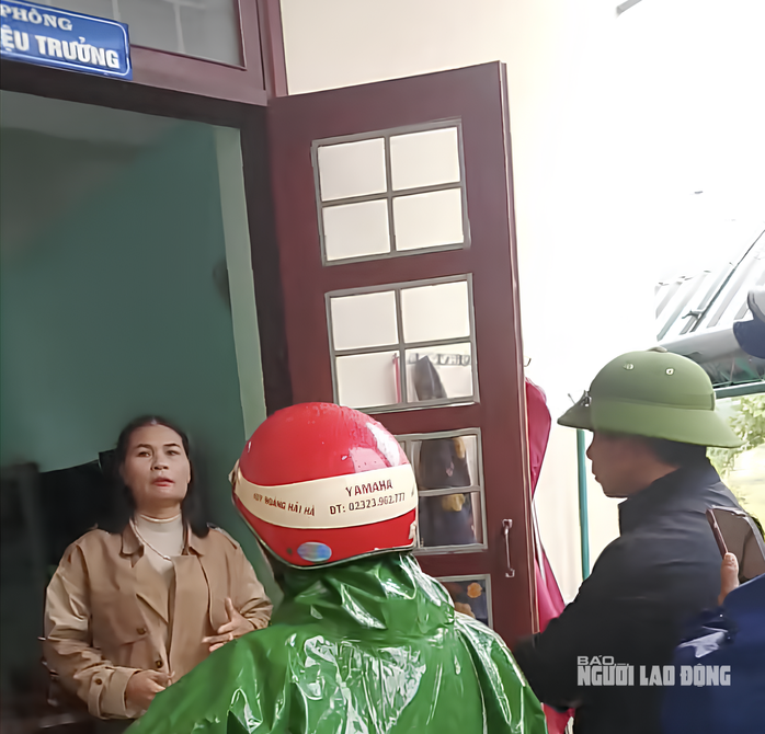 Công an làm việc với nữ phó hiệu trưởng Đỗ Thị Hồng Huế - Ảnh 1.