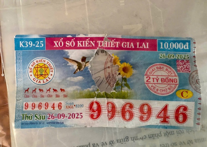 Công ty trả thưởng cho người có tờ vé số trúng độc đắc bị rách - Ảnh 2.