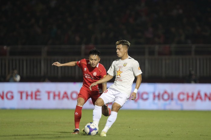 Võ Huy Toàn, Võ Minh Trọng bị "treo giò" ở vòng 8 V-League - Ảnh 2.