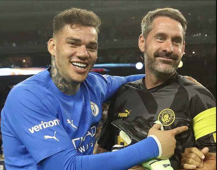 "Người hùng" Scott Carson giải nghệ ở tuổi 40 tại Man City - Ảnh 3.