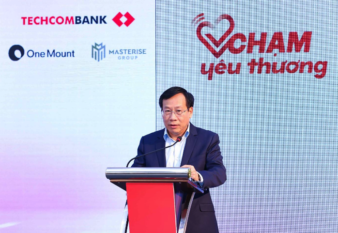Quỹ từ thiện "Chạm yêu thương" dành 20 tỉ cho trẻ em khó khăn  - Ảnh 2.