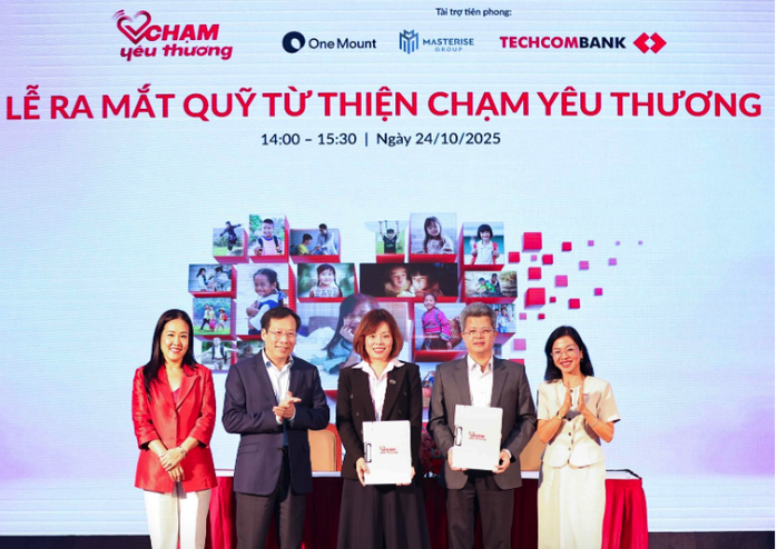 Quỹ từ thiện "Chạm yêu thương" dành 20 tỉ cho trẻ em khó khăn  - Ảnh 1.