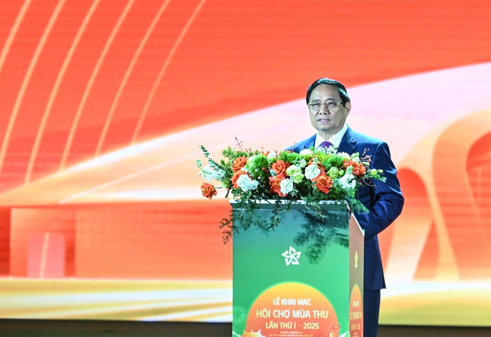 Thủ tướng Phạm Minh Chính khai mạc Hội chợ Mùa Thu 2025 tại Việt Nam - Ảnh 3. Thủ tướng Phạm Minh Chính khai mạc Hội chợ Mùa Thu 2025 tại Việt Nam - Ảnh 3.