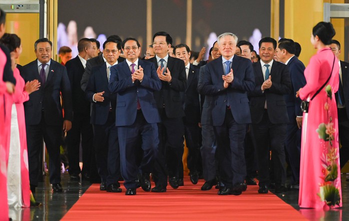 Thủ tướng Phạm Minh Chính khai mạc Hội chợ Mùa Thu 2025 tại Việt Nam - Ảnh 1. Thủ tướng Phạm Minh Chính khai mạc Hội chợ Mùa Thu 2025 tại Việt Nam - Ảnh 1.