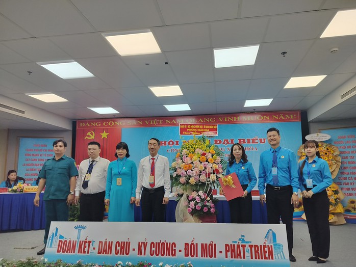 Bà Nguyễn Thị Mỹ Hương làm Chủ tịch Công đoàn phường Xuân Hòa, TP HCM - Ảnh 2.