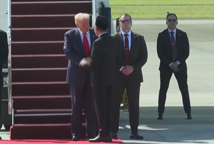 Tổng thống Donald Trump đến Malaysia, tham dự các hội nghị ASEAN - Ảnh 2.
