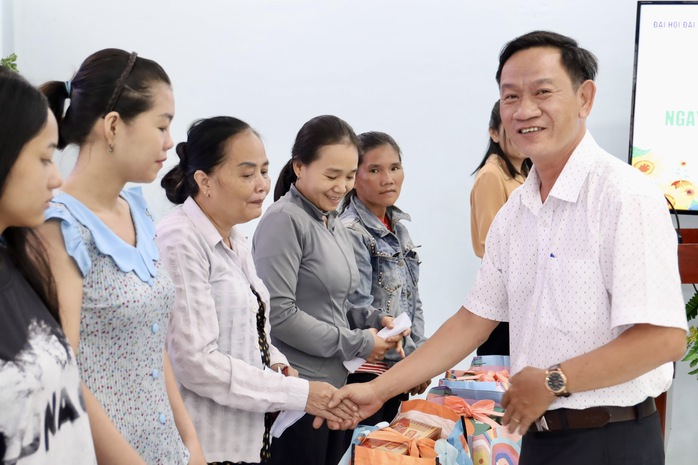 Không khí ấm áp, nghĩa tình tại “Ngày hội Non sông - Dân tộc kết đoàn” xã Bình Lợi - Ảnh 3.