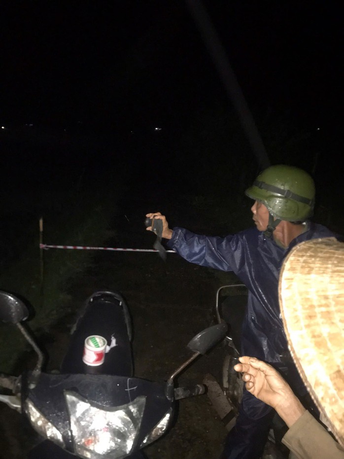Mưa lớn tại Đà Nẵng gây ngập lụt , người dân chạy lũ khẩn cấp trong đêm - Ảnh 15. Mưa lớn tại Đà Nẵng gây ngập lụt , người dân chạy lũ khẩn cấp trong đêm - Ảnh 15.