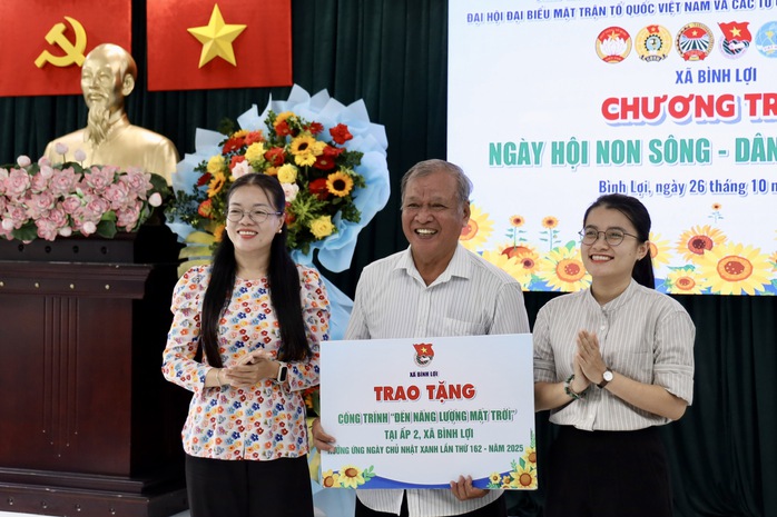 Không khí ấm áp, nghĩa tình tại “Ngày hội Non sông - Dân tộc kết đoàn” xã Bình Lợi - Ảnh 2.