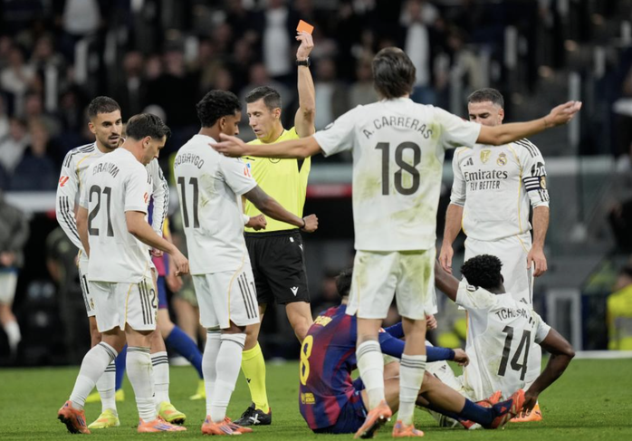 Hỗn loạn sau trận "El Clasico", Carvajal khiêu khích Yamal - Ảnh 5.