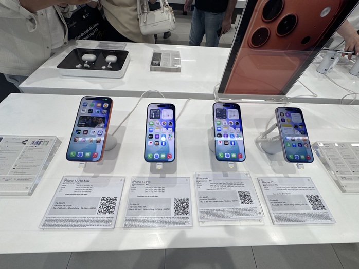 Giá iPhone 17 series giảm mạnh: Cơ hội mua sắm công nghệ hấp dẫn - Ảnh 1. Giá iPhone 17 series giảm mạnh: Cơ hội mua sắm công nghệ hấp dẫn - Ảnh 1.