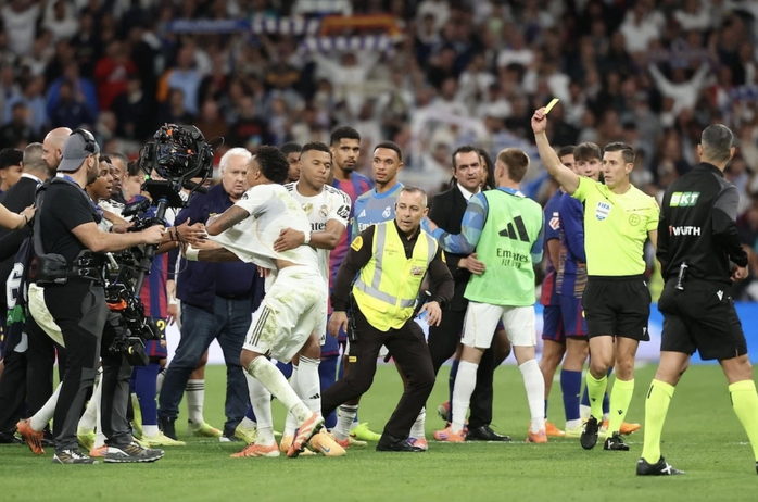 Hỗn loạn sau trận "El Clasico", Carvajal khiêu khích Yamal - Ảnh 3.