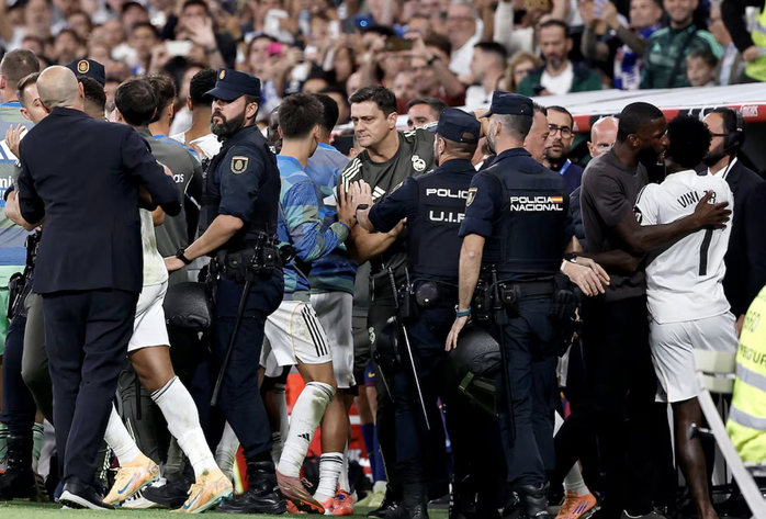 Hỗn loạn sau trận "El Clasico", Carvajal khiêu khích Yamal - Ảnh 4.