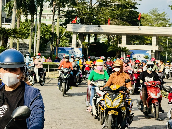 Doanh nghiệp TP HCM “đỏ mắt” tìm lao động phổ thông - Ảnh 5.