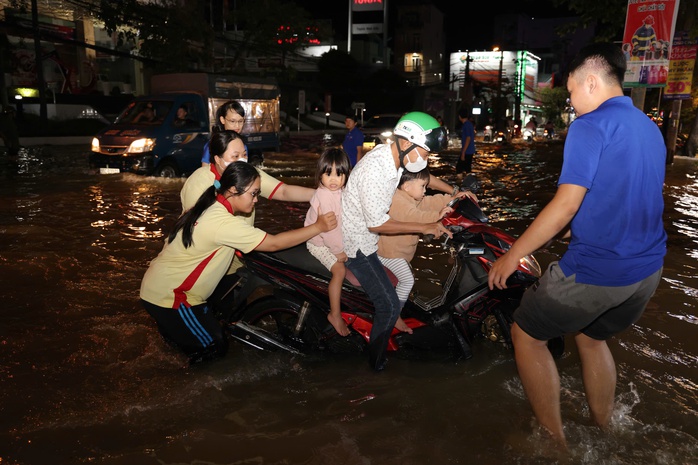 Cần Thơ còn bao nhiêu đợt triều cường gây ngập lụt vào cuối năm? - Ảnh 2.