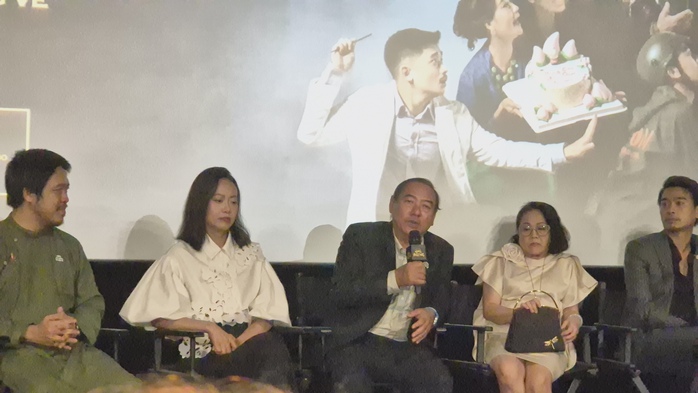 Nghệ sĩ Ái Như thấy thú vị khi nằm trong quan tài - Ảnh 4.