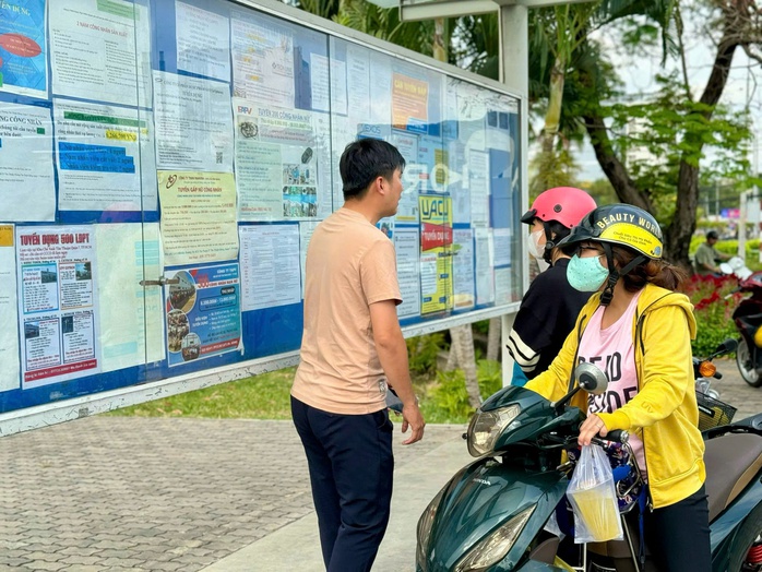 Doanh nghiệp TP HCM “đỏ mắt” tìm lao động phổ thông - Ảnh 2.