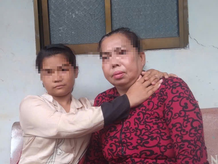 Đã tìm được bé gái mồ côi đi bán vé số bị mất liên lạc với người nhà - Ảnh 1.