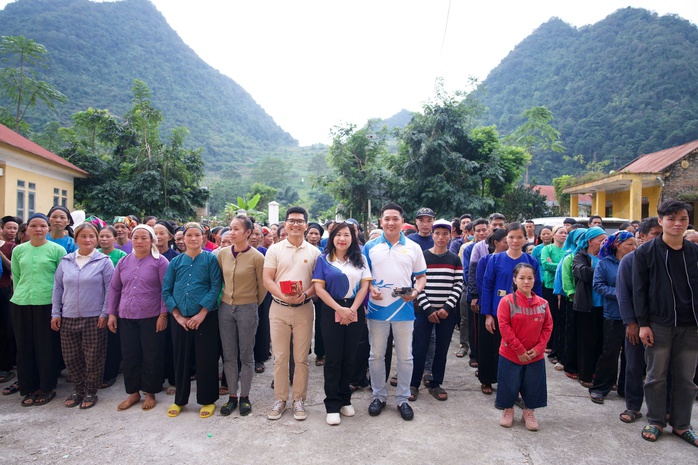 Tiền, quà đã đến với người dân bị bão lũ - Ảnh 4.