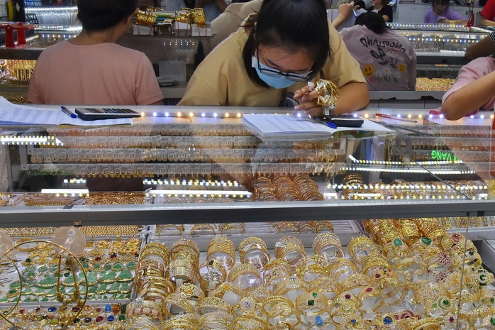 Giá vàng hôm nay, 29-10: Sụt giảm rất mạ - Ảnh 1. Giá vàng hôm nay, 29-10: Sụt giảm rất mạ - Ảnh 1.