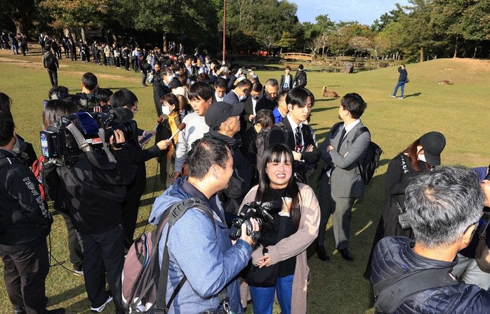 Nghi phạm ám sát ông Abe Shinzo nhận tội, sốt vé dự khán phiên tòa - Ảnh 2.