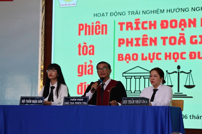 Nhiều cách rèn, dạy học sinh - Ảnh 1. Nhiều cách rèn, dạy học sinh - Ảnh 1.