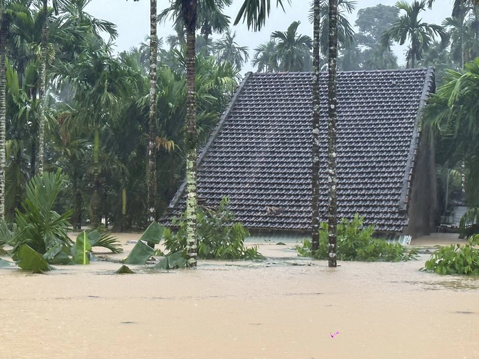 Lũ trên sông Đà Nẵng đang lên , dự báo vượt mốc lịch sử 1964 - Ảnh 4.