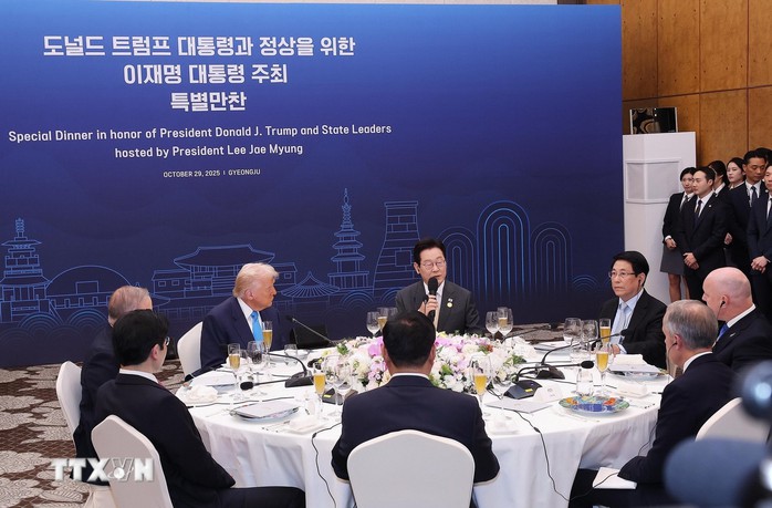 Gặp Chủ tịch nước Lương Cường, Tổng thống Mỹ Donald Trump hứa thu xếp thời gian thăm Việt Nam - Ảnh 2. Gặp Chủ tịch nước Lương Cường, Tổng thống Mỹ Donald Trump hứa thu xếp thời gian thăm Việt Nam - Ảnh 2.