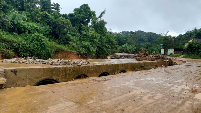 Cầu tạm doanh nghiệp điện gió gây ngập ngầm tràn Ván Ri tại Khe Sanh - Ảnh 3. Cầu tạm doanh nghiệp điện gió gây ngập ngầm tràn Ván Ri tại Khe Sanh - Ảnh 3.