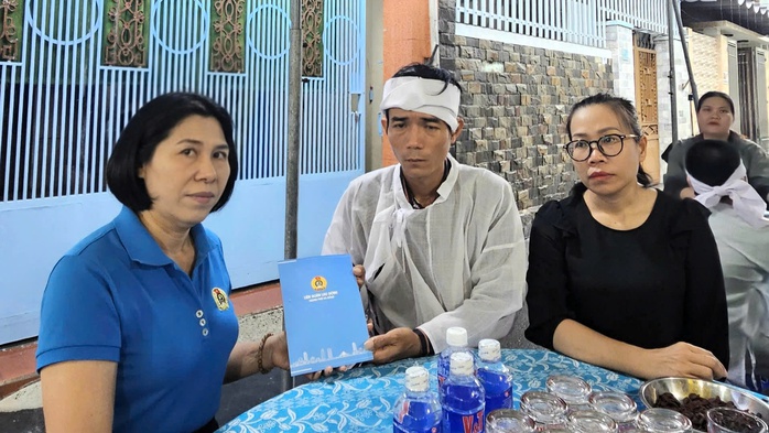 Công đoàn Đà Nẵng hỗ trợ gia đình nữ công nhân bị lũ cuốn tử vong - Ảnh 1.