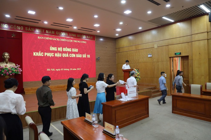 Ban Chính sách, chiến lược Trung ương ủng hộ đồng bào khắc phục hậu quả bão số 10 Bualoi- Ảnh 1.