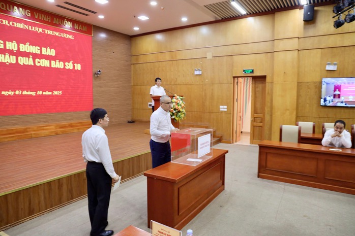 Ban Chính sách, chiến lược Trung ương ủng hộ đồng bào khắc phục hậu quả bão số 10 Bualoi- Ảnh 2.