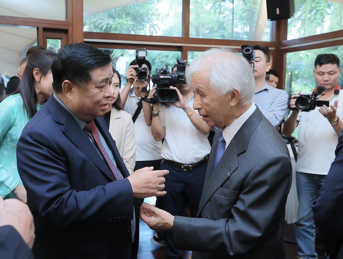 Trao Huân chương Bắc đẩu Bội tinh tặng Giáo sư Jean Trần Thanh Vân và Giáo sư Lê Kim Ngọc - Ảnh 2.
