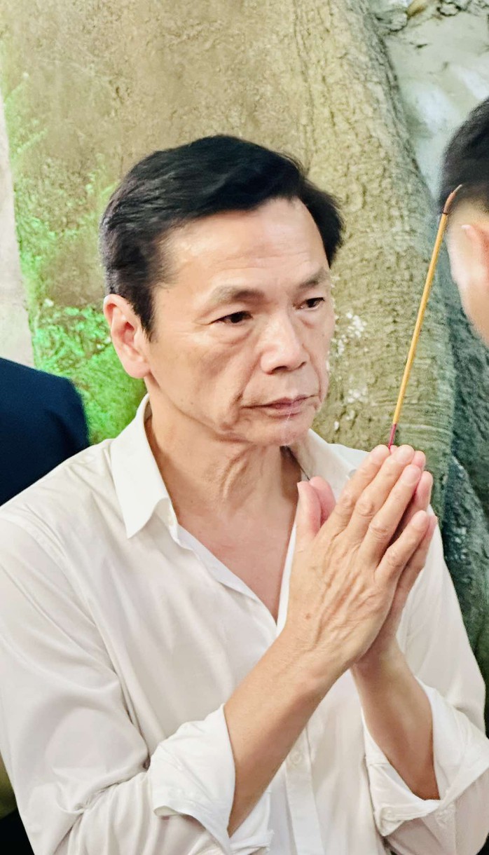 Thu Hà, Minh Vượng và đông nghệ sĩ lễ dâng hương Đền Vân Thị – Ninh Bình  - Ảnh 3.