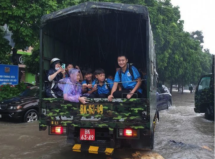 Hà Nội: điều chỉnh kế hoạch dạy học linh hoạt ứng phó bão số 11 - Ảnh 1.
