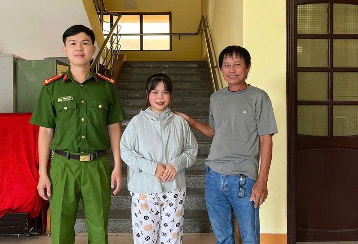 Cô gái trẻ có hành động đẹp khiến nhiều người khen ngợi- Ảnh 1.