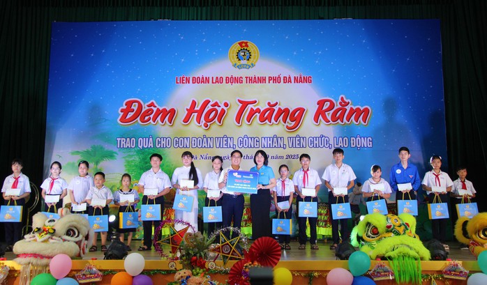 Công đoàn Đà Nẵng chi gần 1 tỉ đồng chăm lo Tết Trung thu cho con đoàn viên - Ảnh 2.